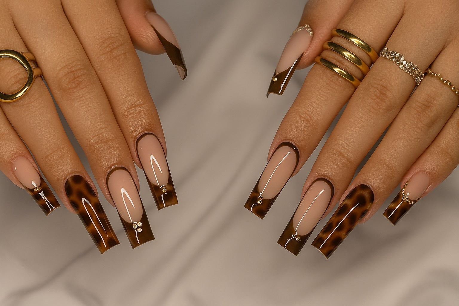 Tortoise Luxe & Gold Details